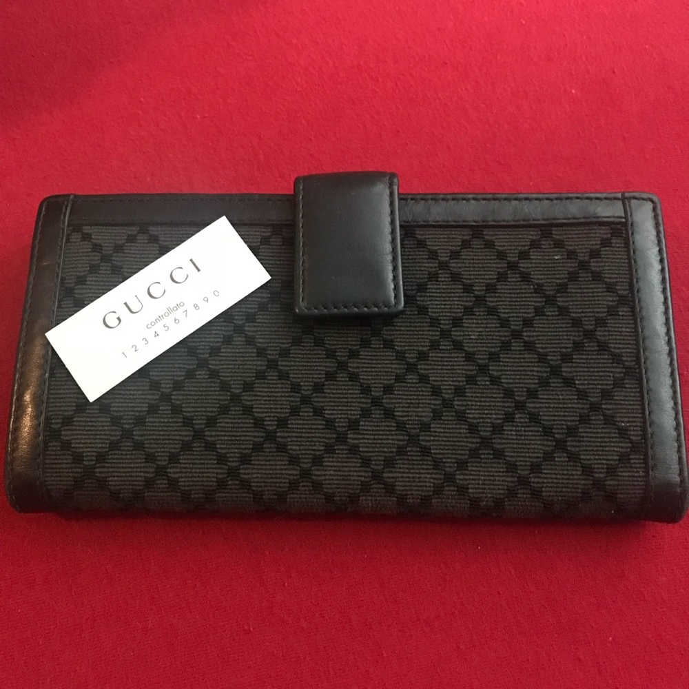 Authentic Gucci Wallet - Picture 2 of 6